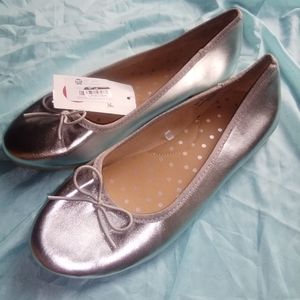 Cat and Jack silver Stacie ballet flats size 4